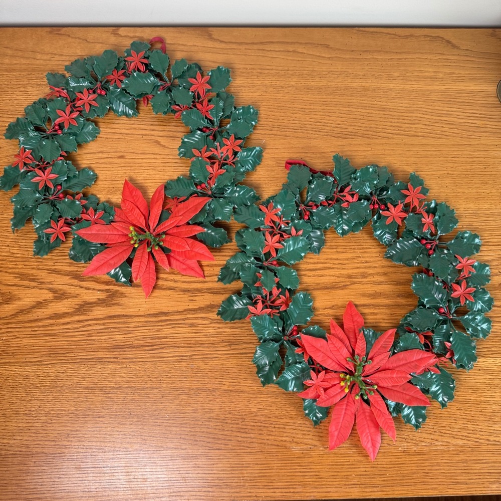 Set of 2 Vintage Plastic Holly Poinsettia Christmas Wreaths Green Red‎ 12 Inch